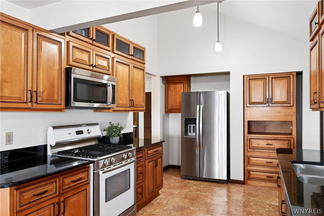 94 York Road Wheatfield, NY 14304 - Photo 14 of 37