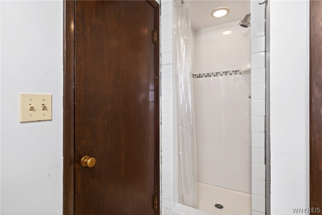 94 York Road Wheatfield, NY 14304 - Photo 26 of 37