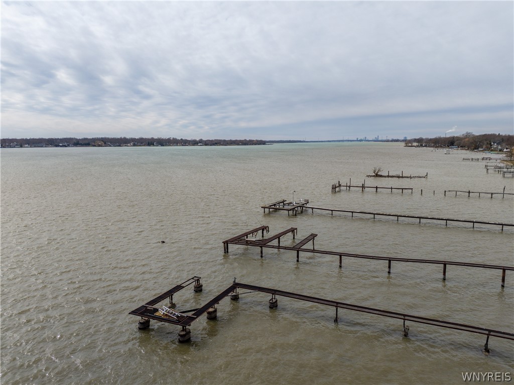 94 York Road Wheatfield, NY 14304 - Photo 4 of 37