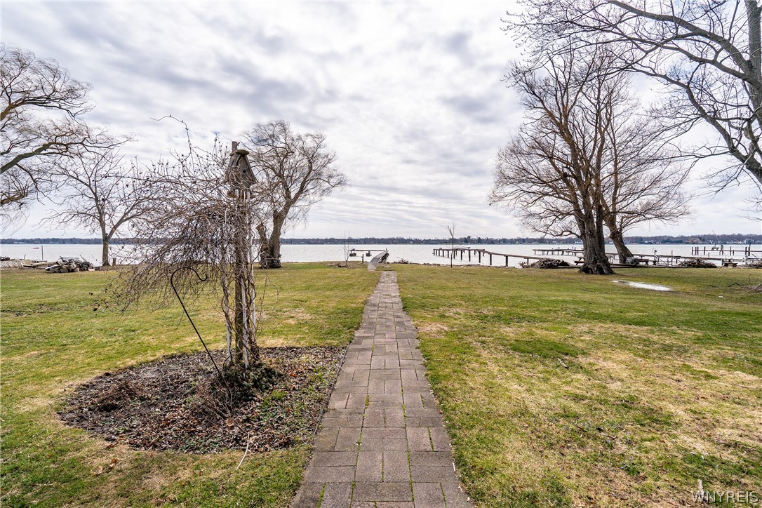 94 York Road Wheatfield, NY 14304 - Photo 6 of 37