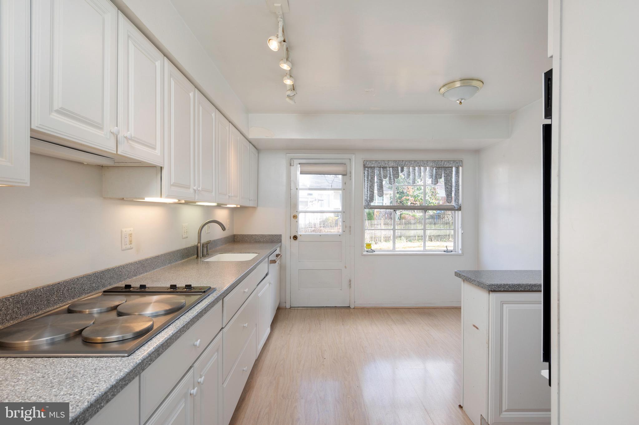2909 Farm Road Alexandria, VA 22302 - Photo 5 of 44