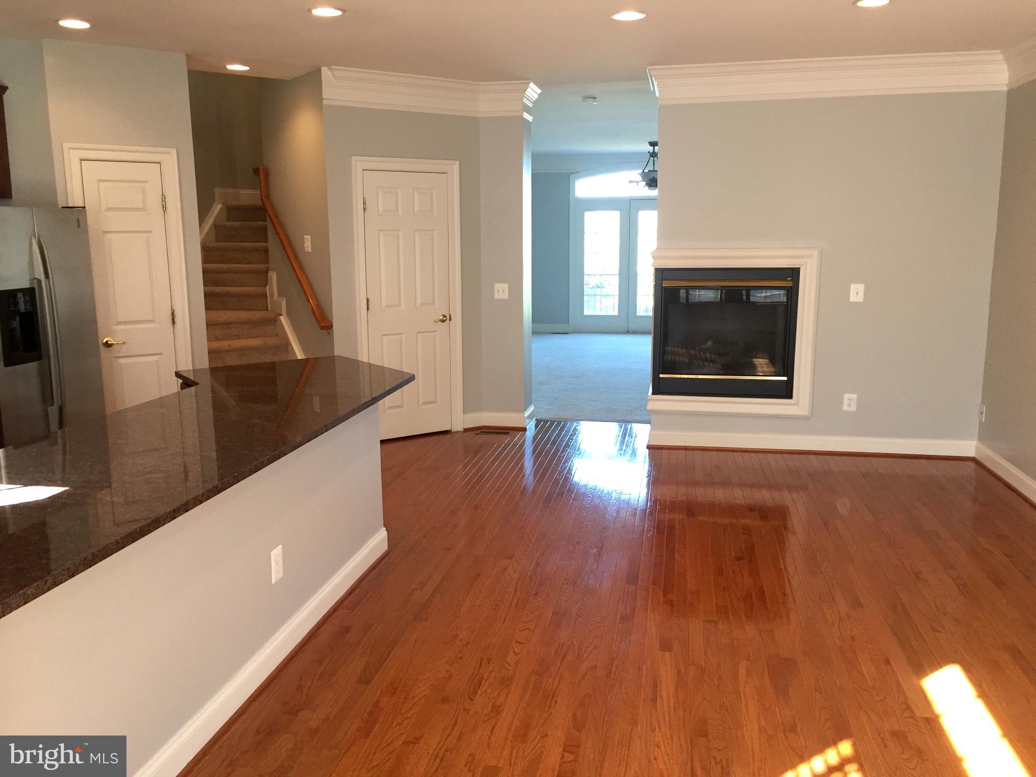 6828 Witton Circle Gainesville, VA 20155 - Photo 6 of 19 Living room