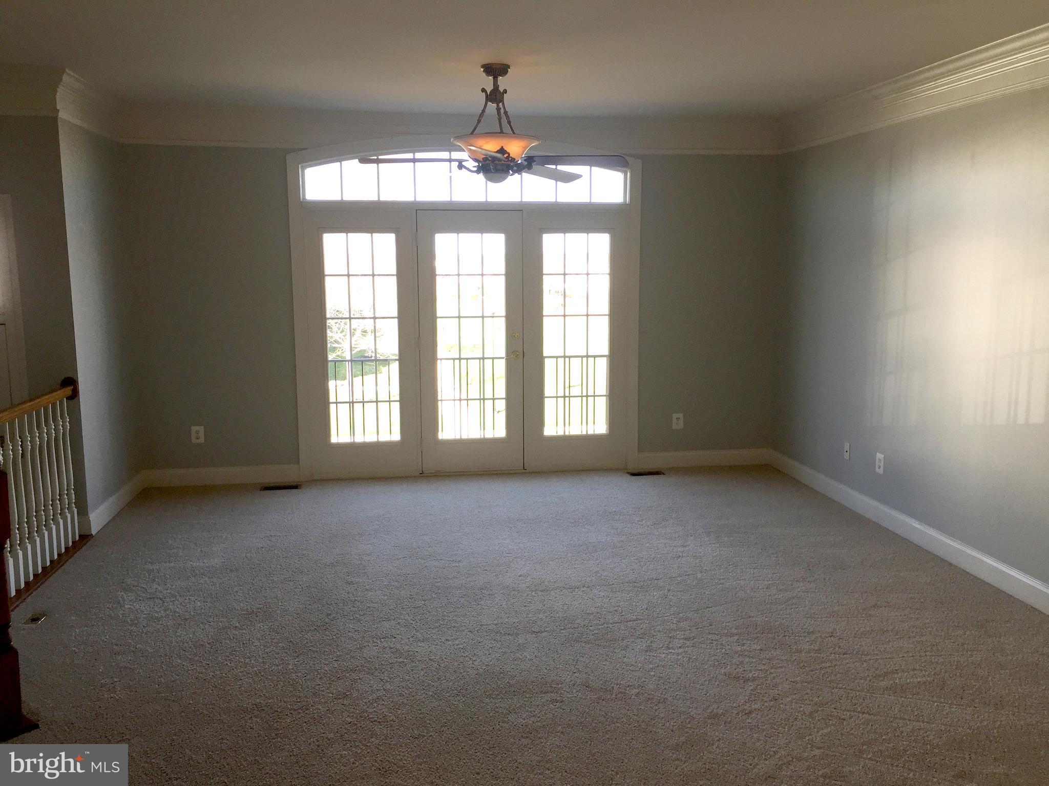 6828 Witton Circle Gainesville, VA 20155 - Photo 8 of 19 Large Living Room