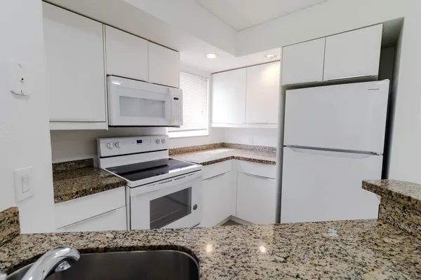 $2,400 | 3350 Pinewalk Drive North, Margate, FL 33063