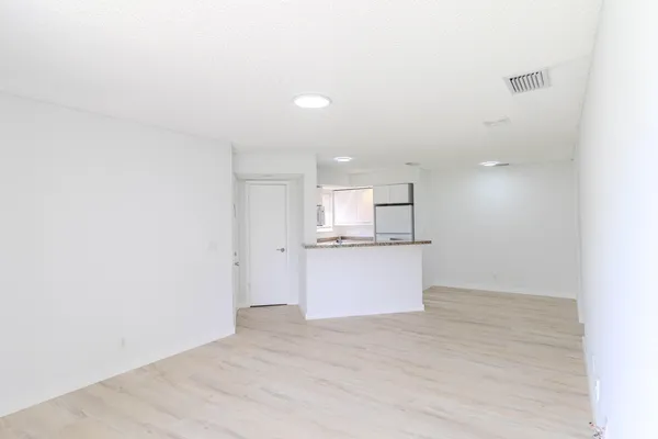 $2,400 | 3350 Pinewalk Drive North, Margate, FL 33063