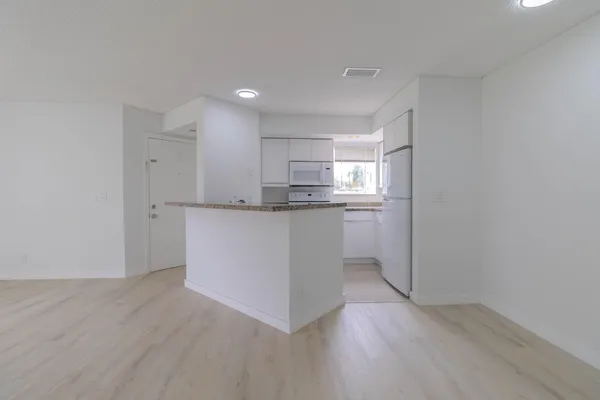 $2,400 | 3350 Pinewalk Drive North, Margate, FL 33063