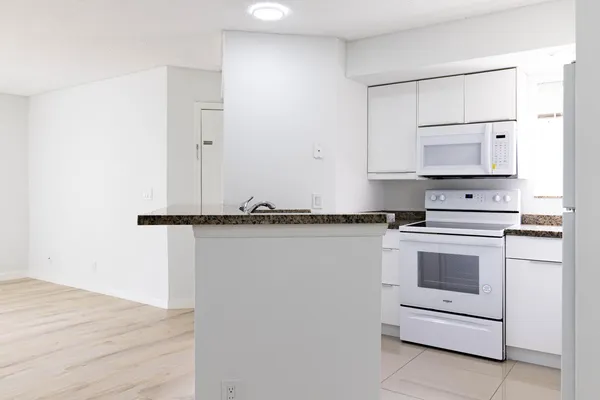 $2,400 | 3350 Pinewalk Drive North, Margate, FL 33063