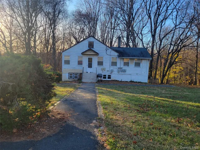 $1,700 | 3479 Lexington Avenue, Unit L8, Mohegan Lake, NY 10547