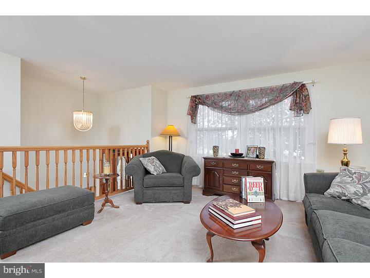 517 Fordham Road Woodbury Heights, NJ 08097 - Photo 3 of 16 Living Room