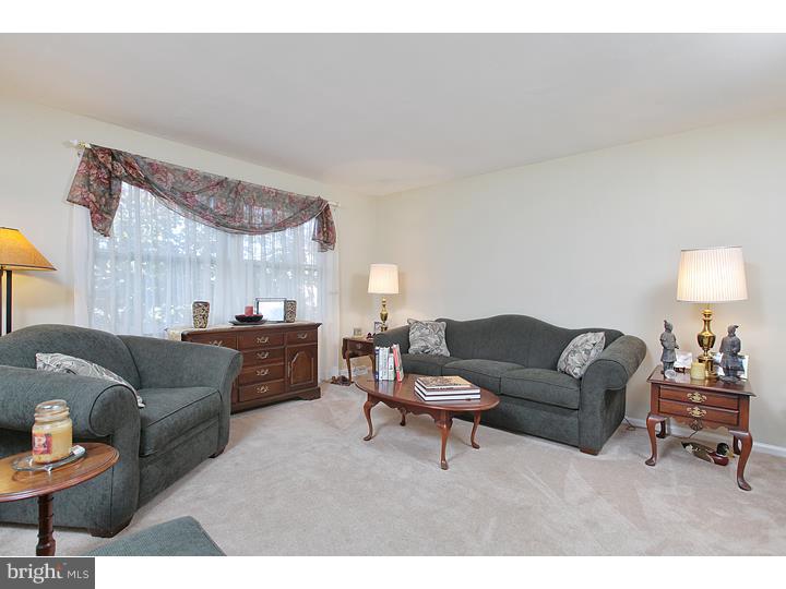 517 Fordham Road Woodbury Heights, NJ 08097 - Photo 4 of 16 Living Room