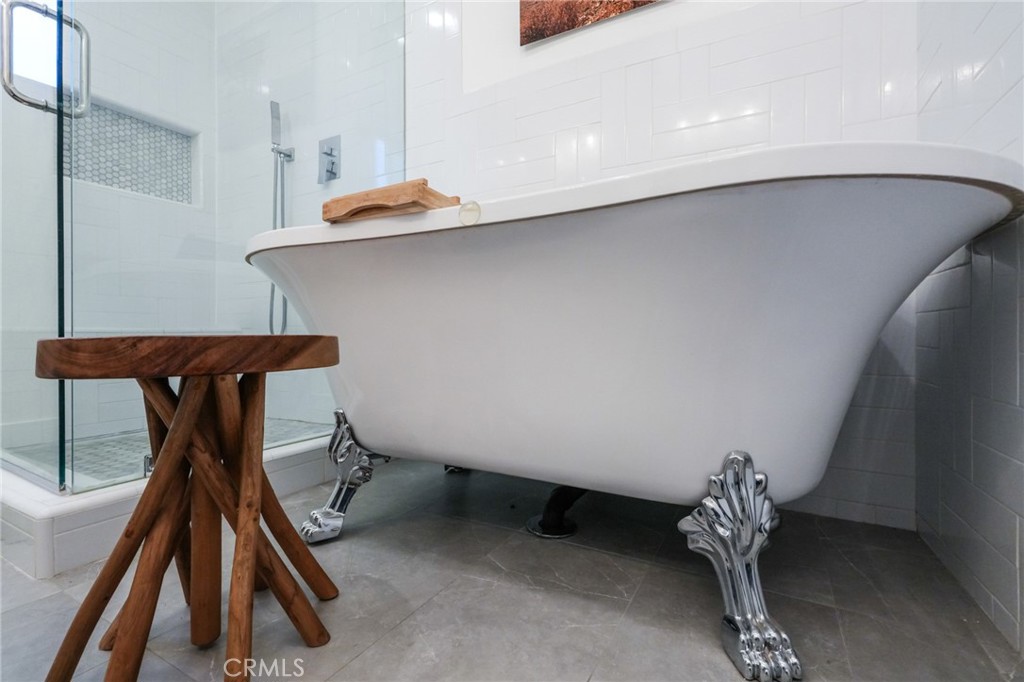 3958 Seneca Avenue Los Angeles, CA 90039 - Photo 27 of 48 a room with a table and a chair