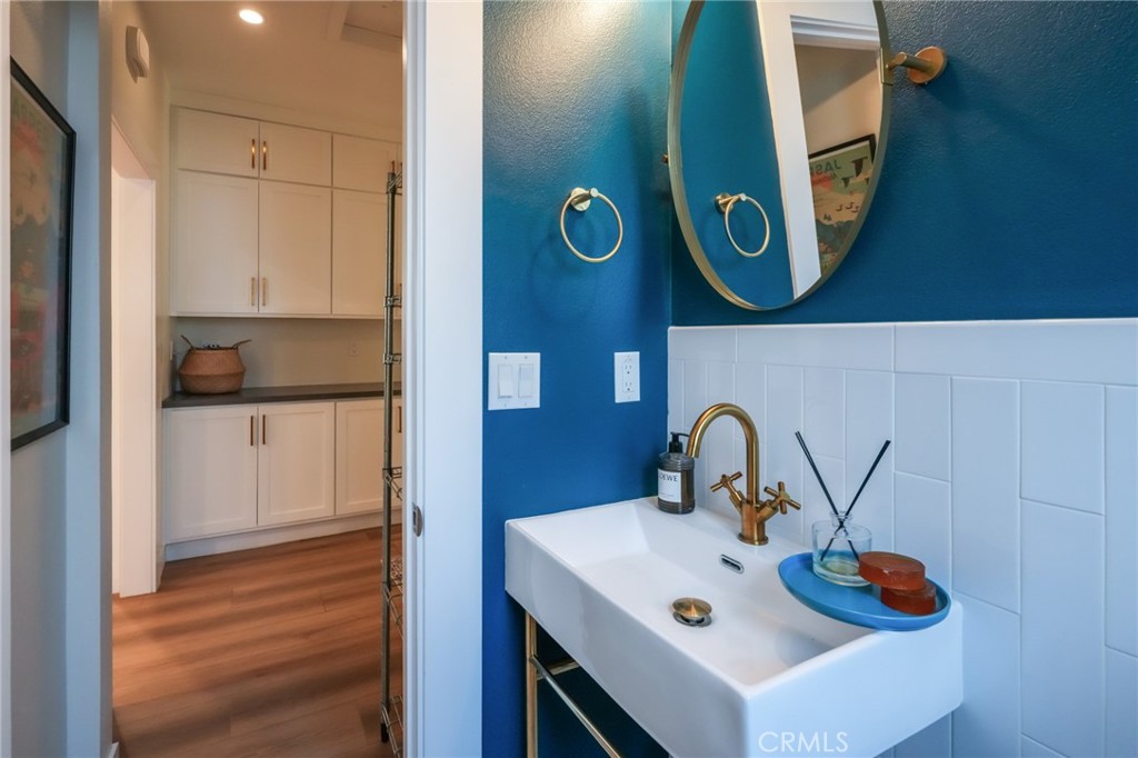 3958 Seneca Avenue Los Angeles, CA 90039 - Photo 29 of 48 a bathroom with a sink and a mirror