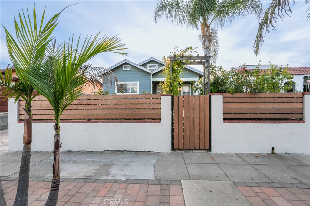 3958 Seneca Avenue Los Angeles, CA 90039 - Photo 47 of 48 a view of outdoor space and yard