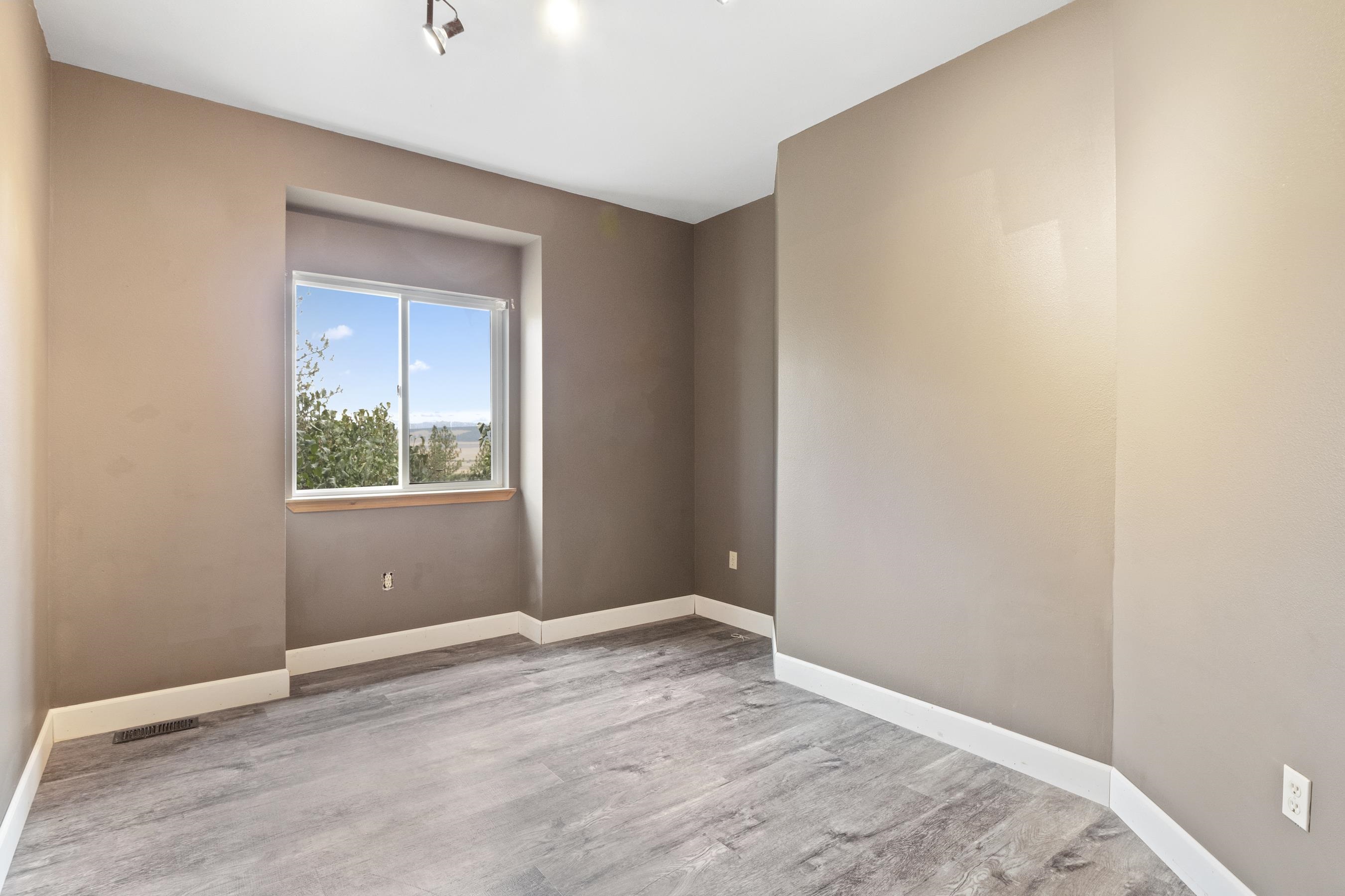 21606 North Hazard Road Spokane, WA 99208 - Photo 22 of 49