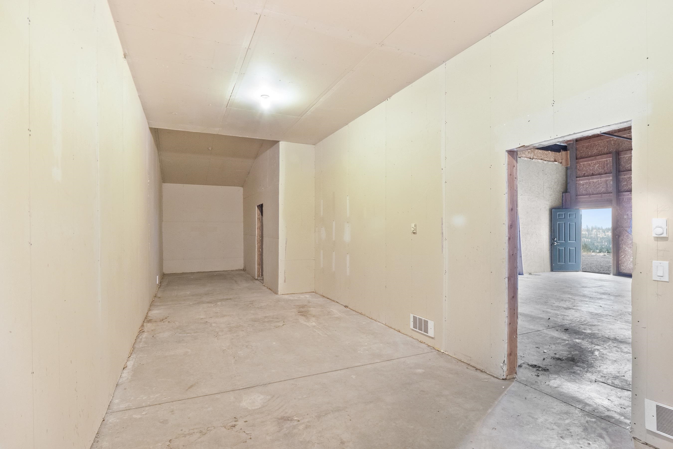 21606 North Hazard Road Spokane, WA 99208 - Photo 44 of 49