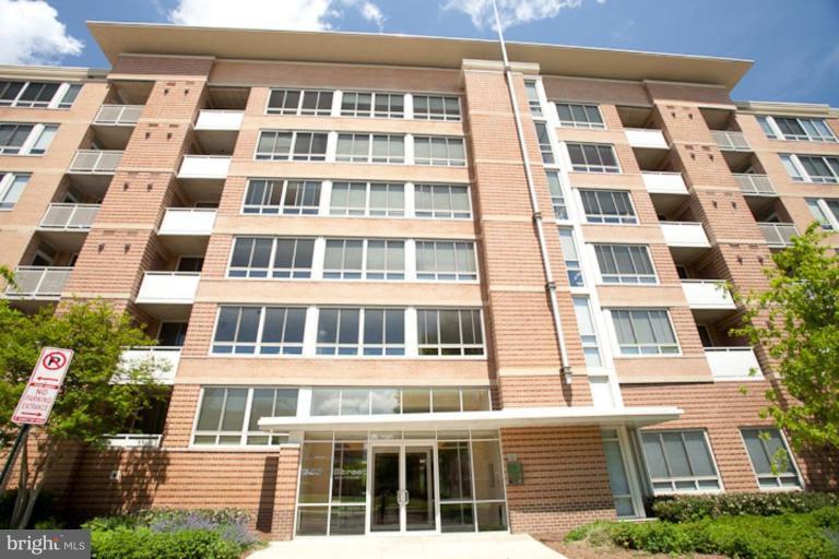 355 I Street Southwest, Unit S412 Washington, DC 20024 - Photo 1 of 30 Exterior (Main)