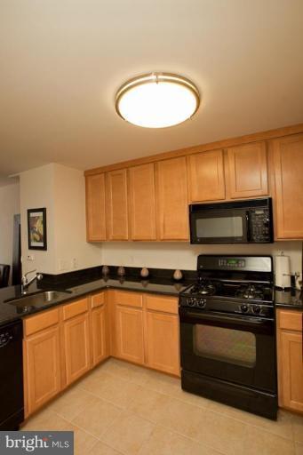 355 I Street Southwest, Unit S412 Washington, DC 20024 - Photo 5 of 30 Kitchen #3
