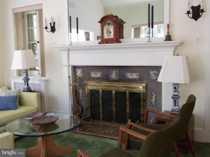 641 Burnham Road Philadelphia, PA 19119 - Photo 14 of 25 Living Room