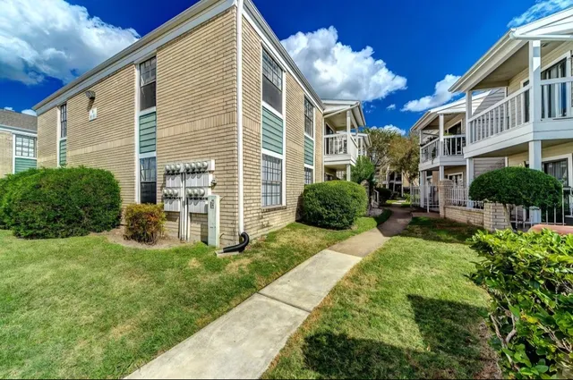 $86,000 | 12660 Ashford Point Drive, Unit 410, Houston, TX 77082