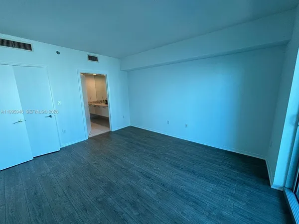 $4,300 | 55 Southeast 6th Street, Unit 2005, Miami, FL 33131