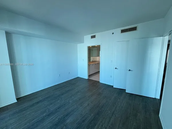 $4,300 | 55 Southeast 6th Street, Unit 2005, Miami, FL 33131