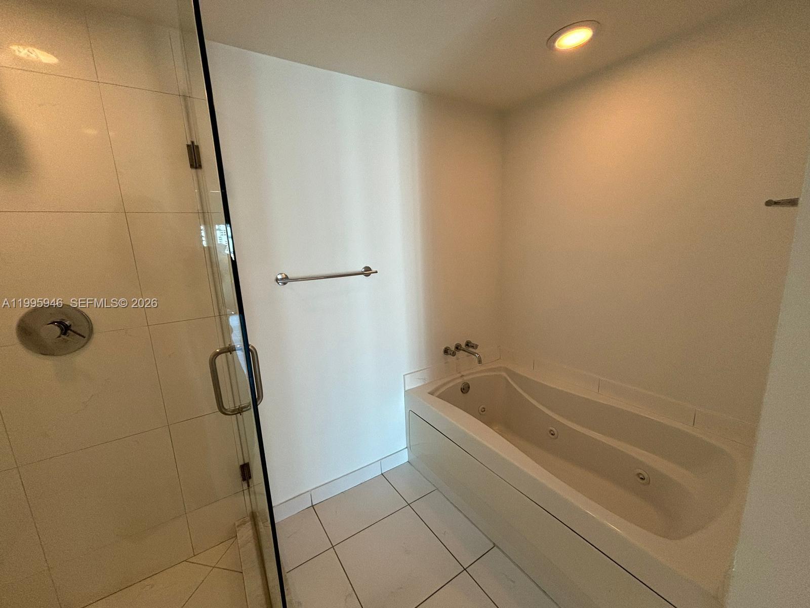 55 Southeast 6th Street, Unit 2005 Miami, FL 33131 - Photo 18 of 40 a spacious bathroom with a bath tub and a shower