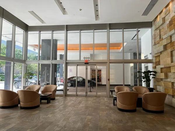 $4,300 | 55 Southeast 6th Street, Unit 2005, Miami, FL 33131