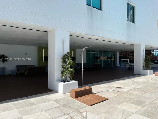 $4,300 | 55 Southeast 6th Street, Unit 2005, Miami, FL 33131