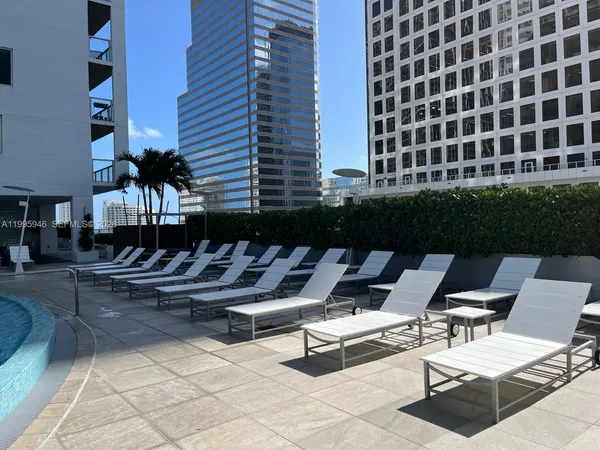 $4,300 | 55 Southeast 6th Street, Unit 2005, Miami, FL 33131