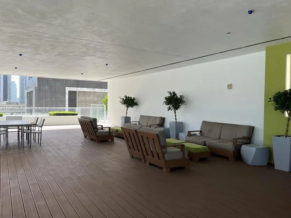 $4,300 | 55 Southeast 6th Street, Unit 2005, Miami, FL 33131