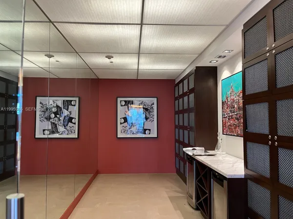 $4,300 | 55 Southeast 6th Street, Unit 2005, Miami, FL 33131