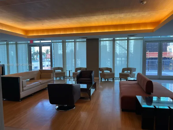 $4,300 | 55 Southeast 6th Street, Unit 2005, Miami, FL 33131