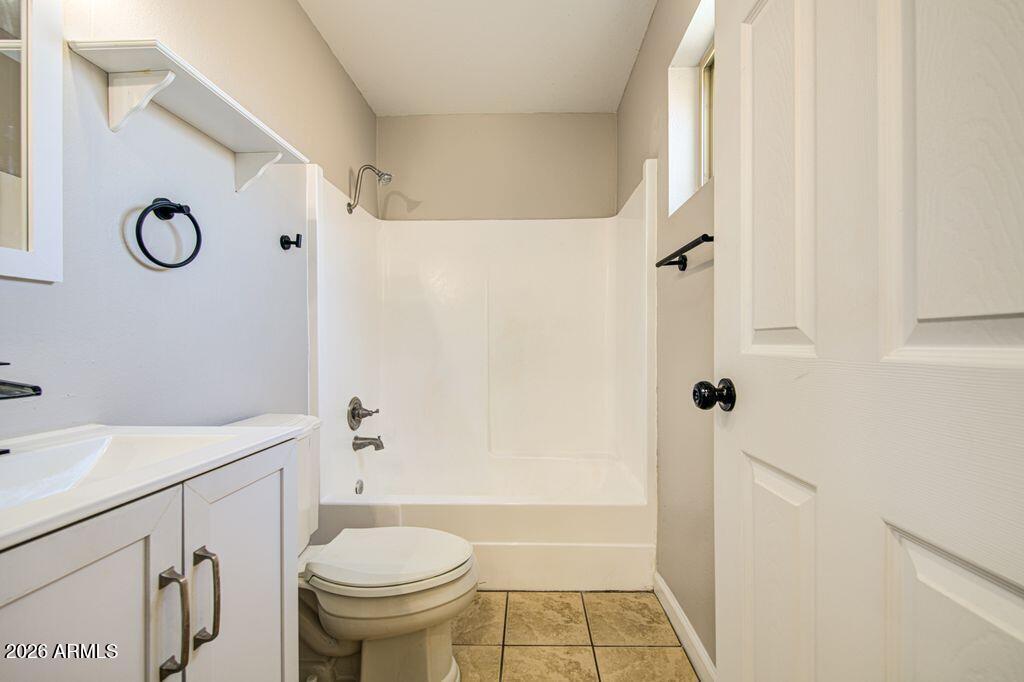 5651 West Monte Vista Road Phoenix, AZ 85035 - Photo 9 of 11 Monte Vista bathroom 26
