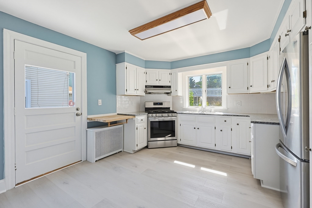 210 Pleasant Street Marblehead, MA 01945 - Photo 15 of 37
