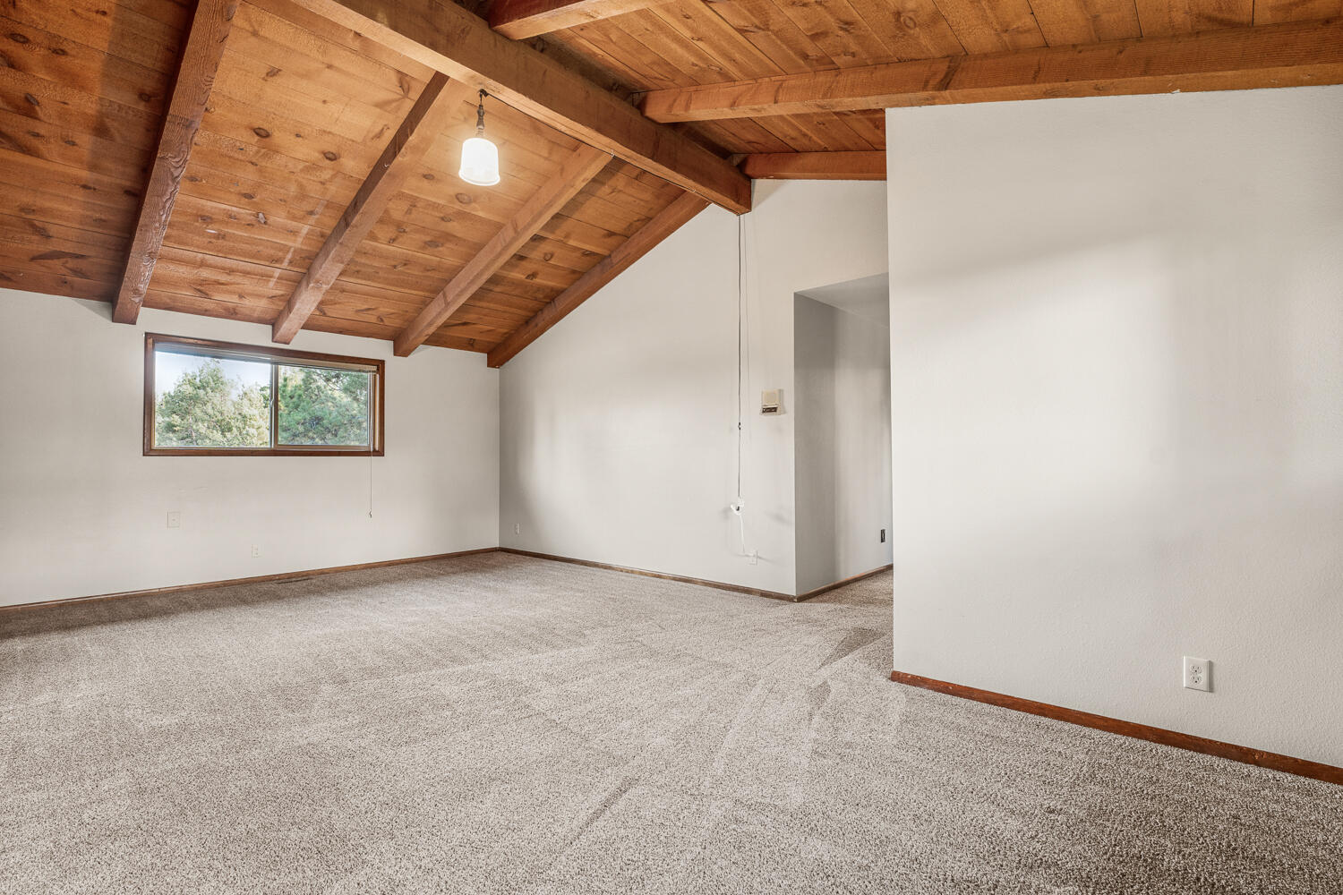62255 Wallace Road Bend, OR 97701 - Photo 23 of 51 an empty room with windows