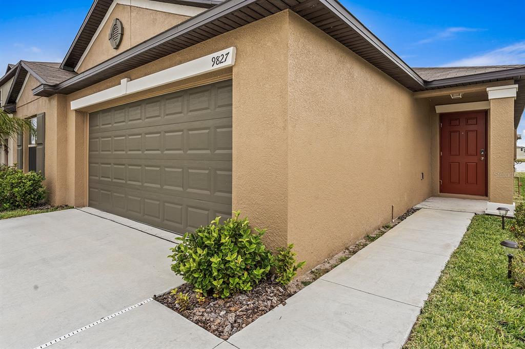 9827 Lemon Drop Loop Ruskin, FL 33573 - Photo 2 of 30 Gallery Image 2