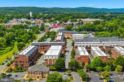 $929,900 | 232 Bluemont Branch Terrace Southeast, Leesburg, VA 20175