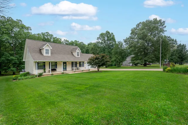 a view of house with garden