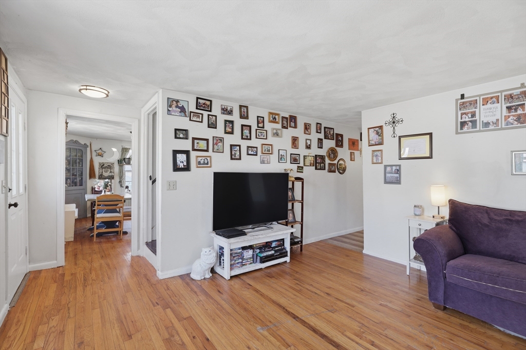 52 Summer Street Barre, MA 01005 - Photo 6 of 32