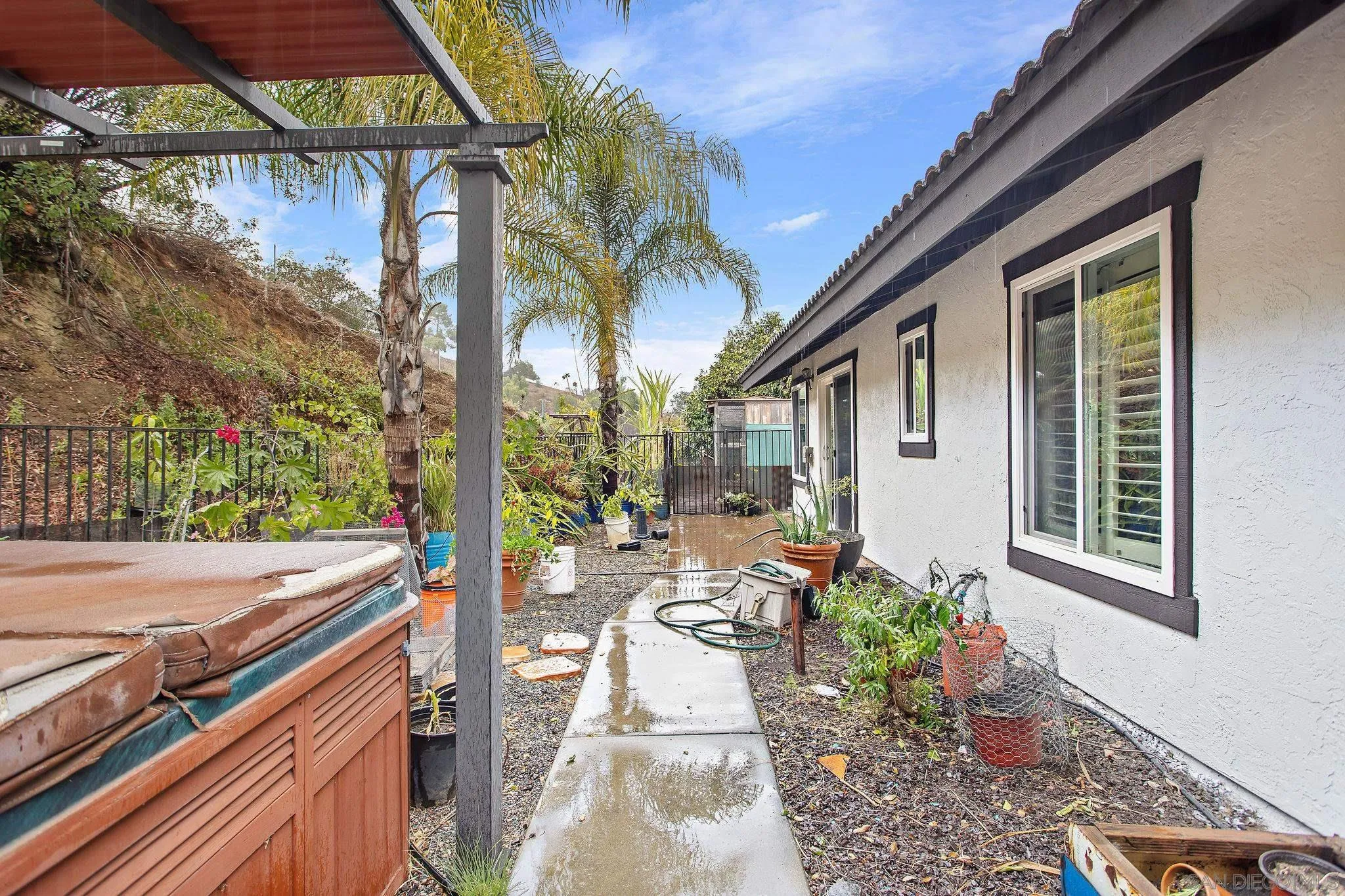 728 Rainbow Hills Road Fallbrook, CA 92028 - Photo 28 of 32 a view of a patio with table and chairs and potted plants