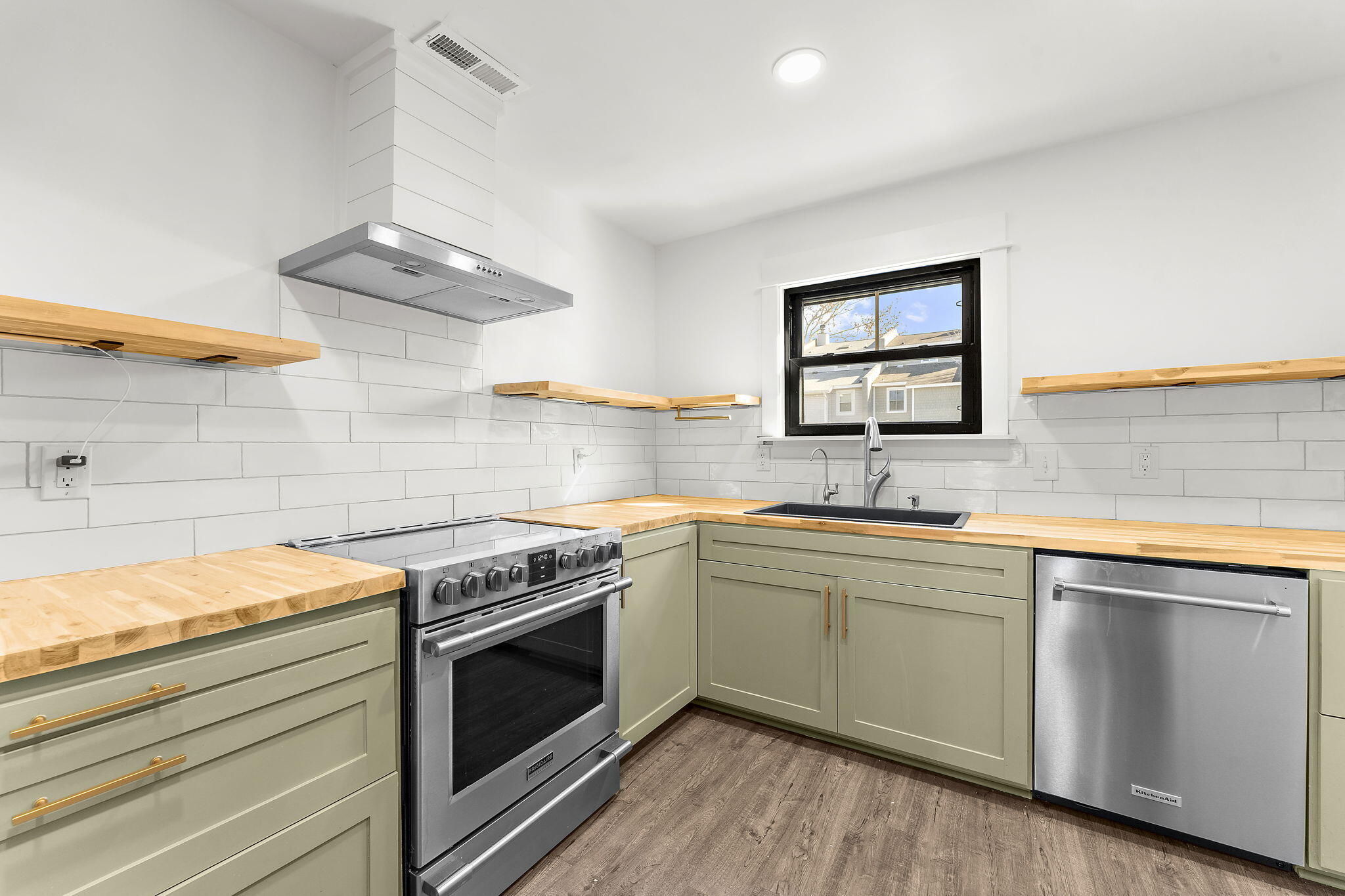 706 Nora Lane Mount Pleasant, SC 29464 - Photo 9 of 39 706 Nora Lane-5