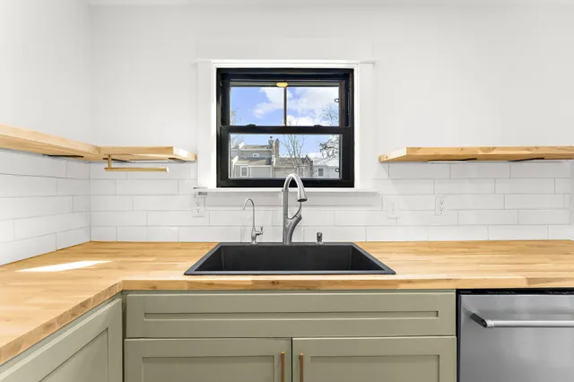 $3,500 | 706 Nora Lane, Mount Pleasant, SC 29464