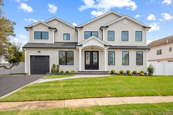 $1,800,000 | 2 Winters Court, Plainview, NY 11803