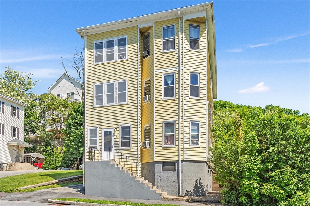 9 Caprera Road Worcester, MA 01604 - Photo 2 of 31