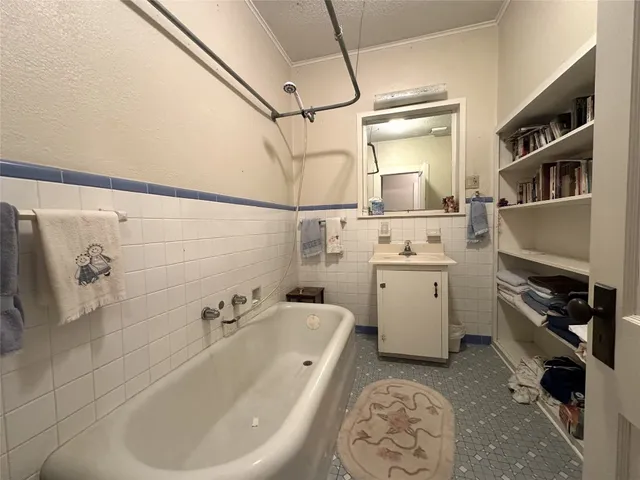 $349,900 | 258 South Washington Street, La Grange, TX 78945