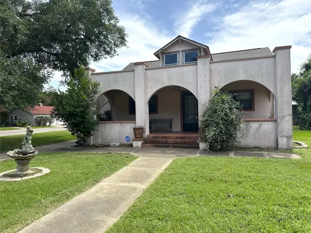 $349,900 | 258 South Washington Street, La Grange, TX 78945