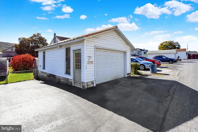 a view of backyard with a garden and entertaining space