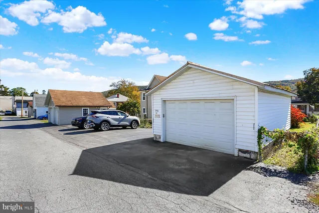 a view of a car park in front of house