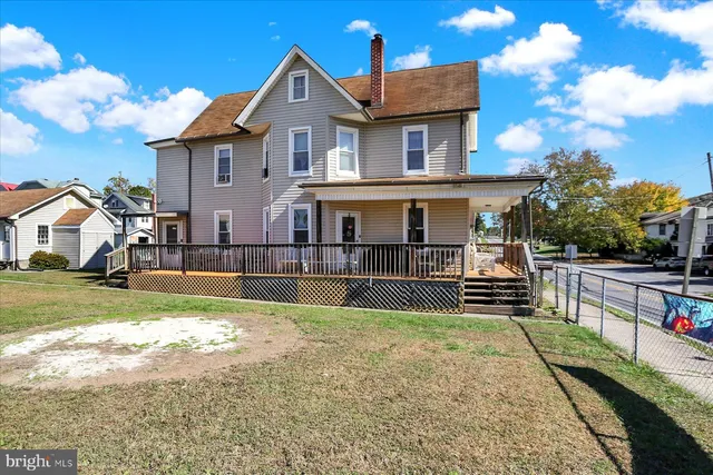 a view of house that has a yard