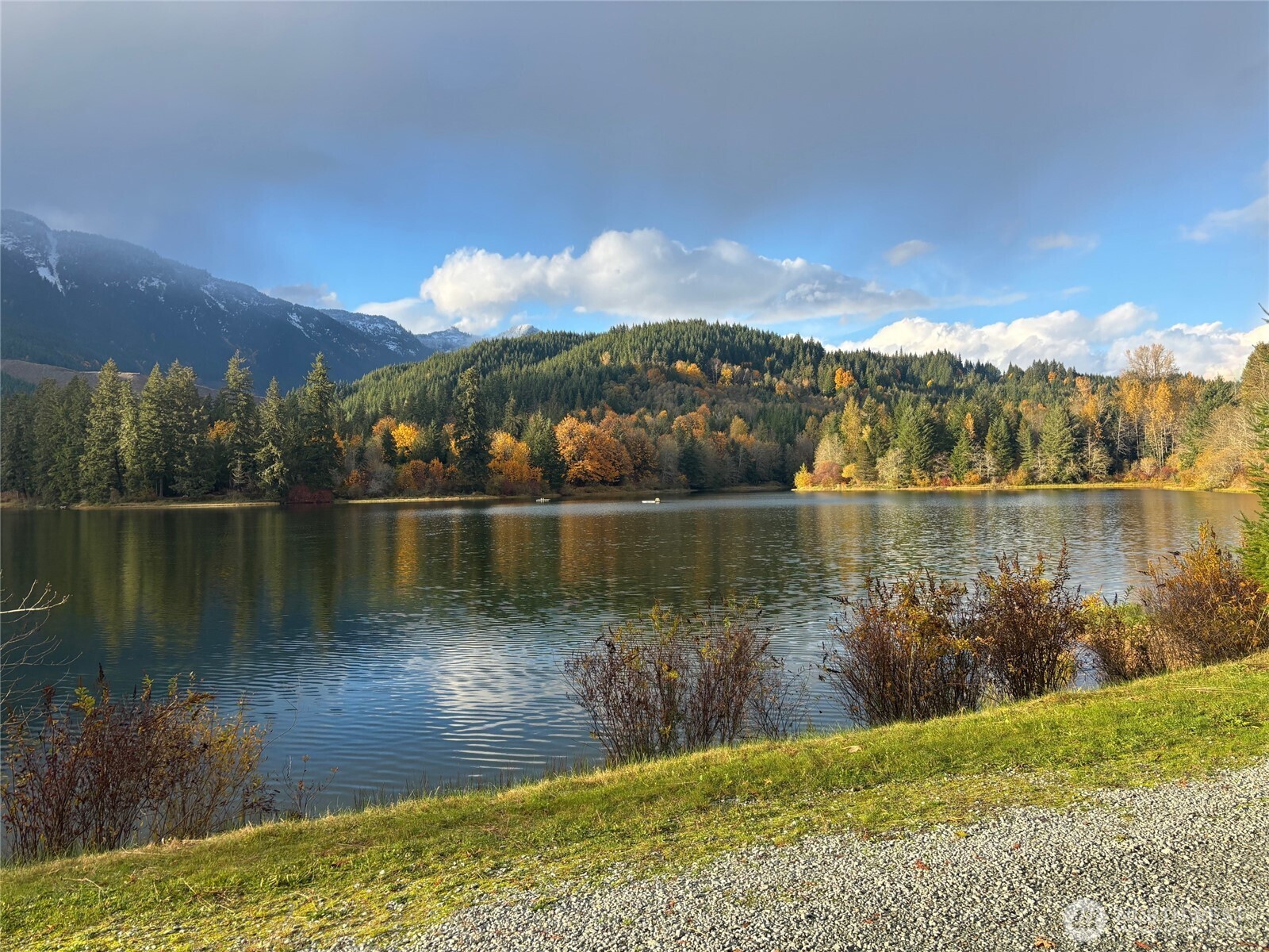 45182 Kimta Loop, Unit 3B84 Concrete, WA 98237 - Photo 25 of 37 a view of a lake in a city